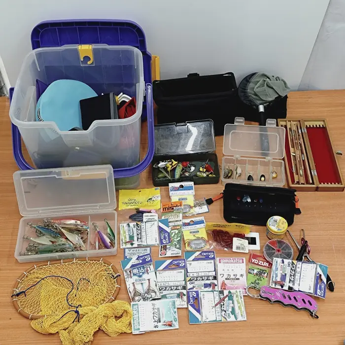 钓具大量捆包套装 含路亚、鲫鱼钓组、渔网等 现状品(垃圾品)8750日元成交_樱花直邮